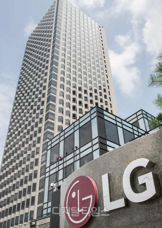 서울 여의도에 있는 LG 트윈타워 전경.